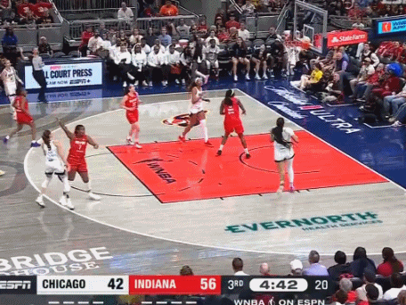 ?凯特琳凶狠恶犯!里斯起身就要干架+怒骂:你个疯碧池!